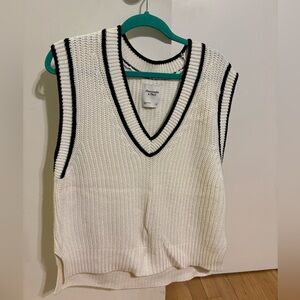 Abercrombie & Fitch Sweater Vest (Size: M)